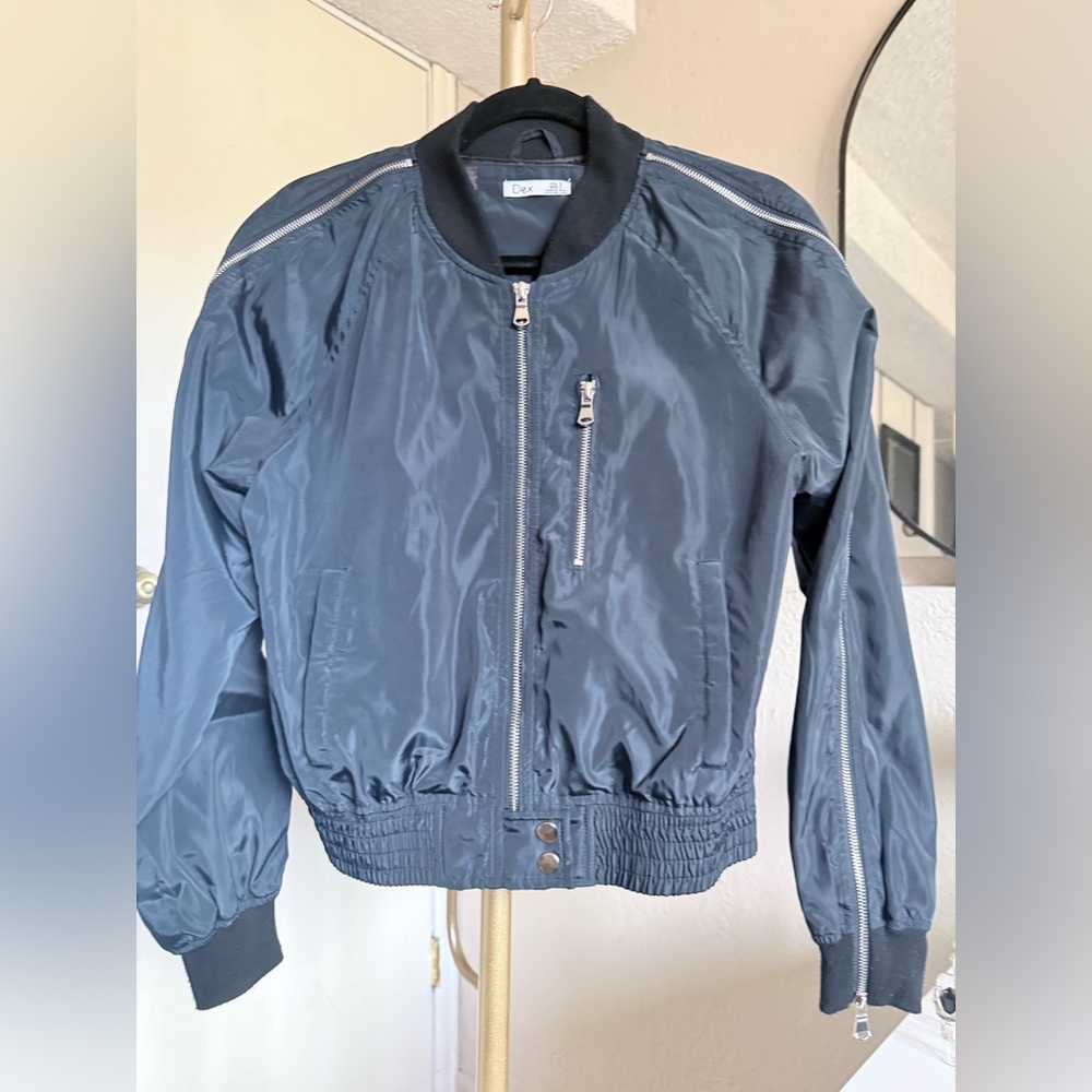 EUC Like New Navy Bomber Jacket with Zipper Details Size Small